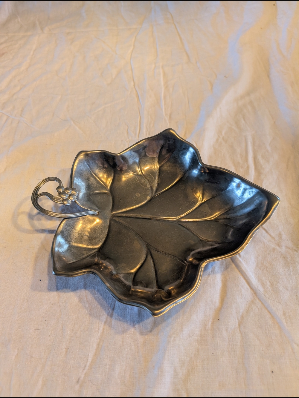 2/20$ Vintage Black Leaf-Shaped Metal Silver Plated Trinket Tray